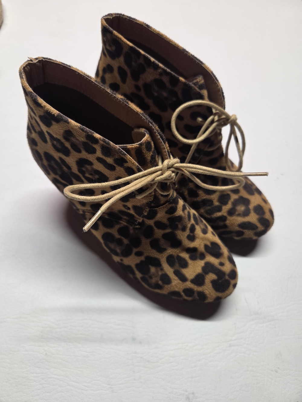 Bella Marie Leopard print booties 8.5